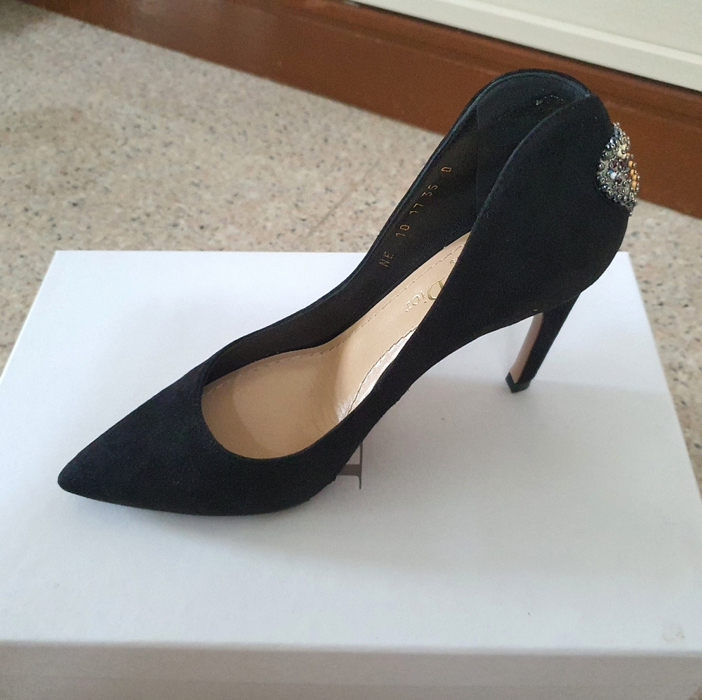 Heels - Picture 3 of 8